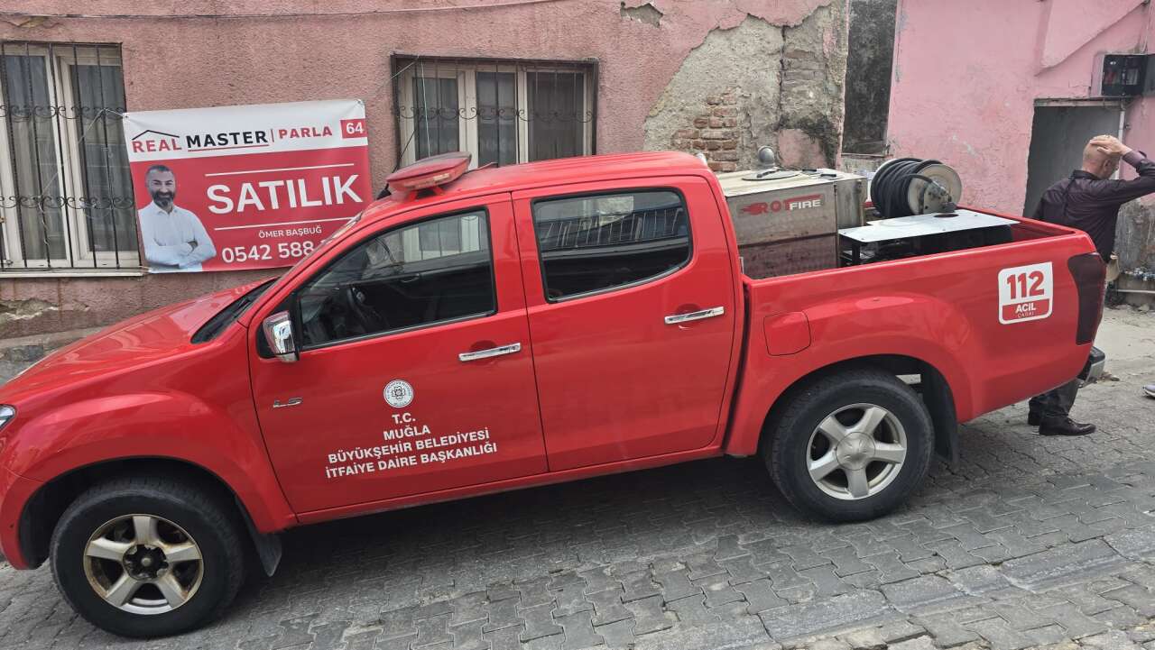 Milas'ta Metruk Evde Kaçak Kazı Operasyonu: 3 Şüpheli Suçüstü Yakalandı 3